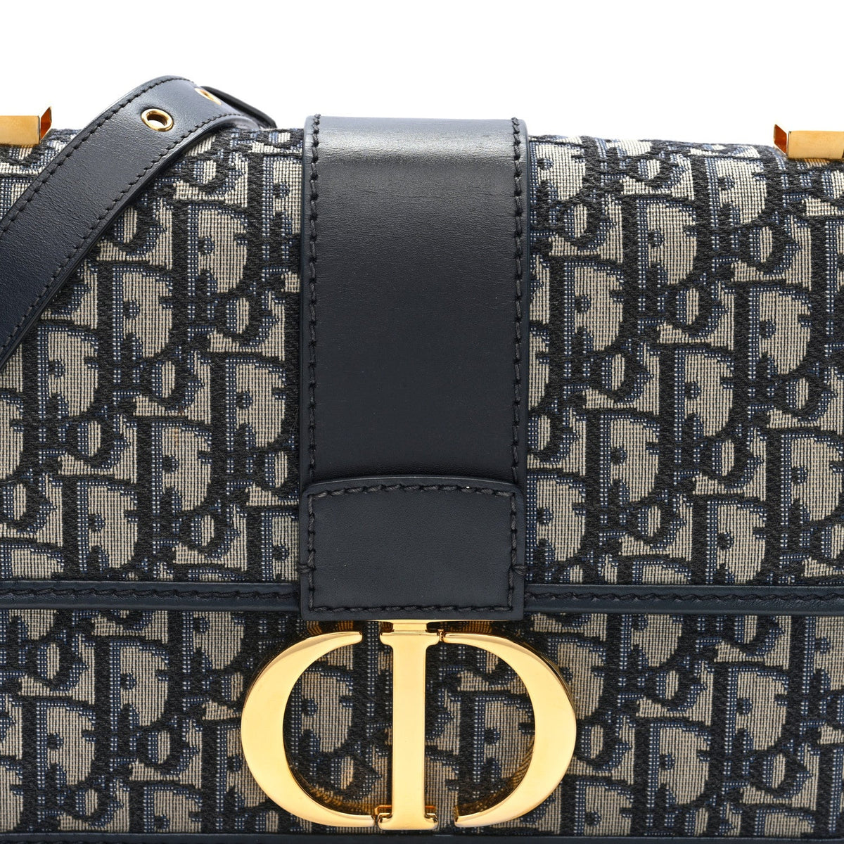 Oblique 30 Montaigne Flap Bag Blue AT My store