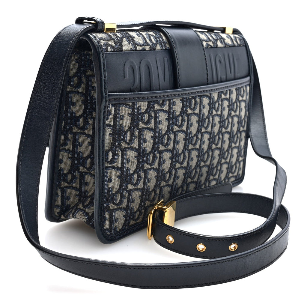 Oblique 30 Montaigne Flap Bag Blue AT My store