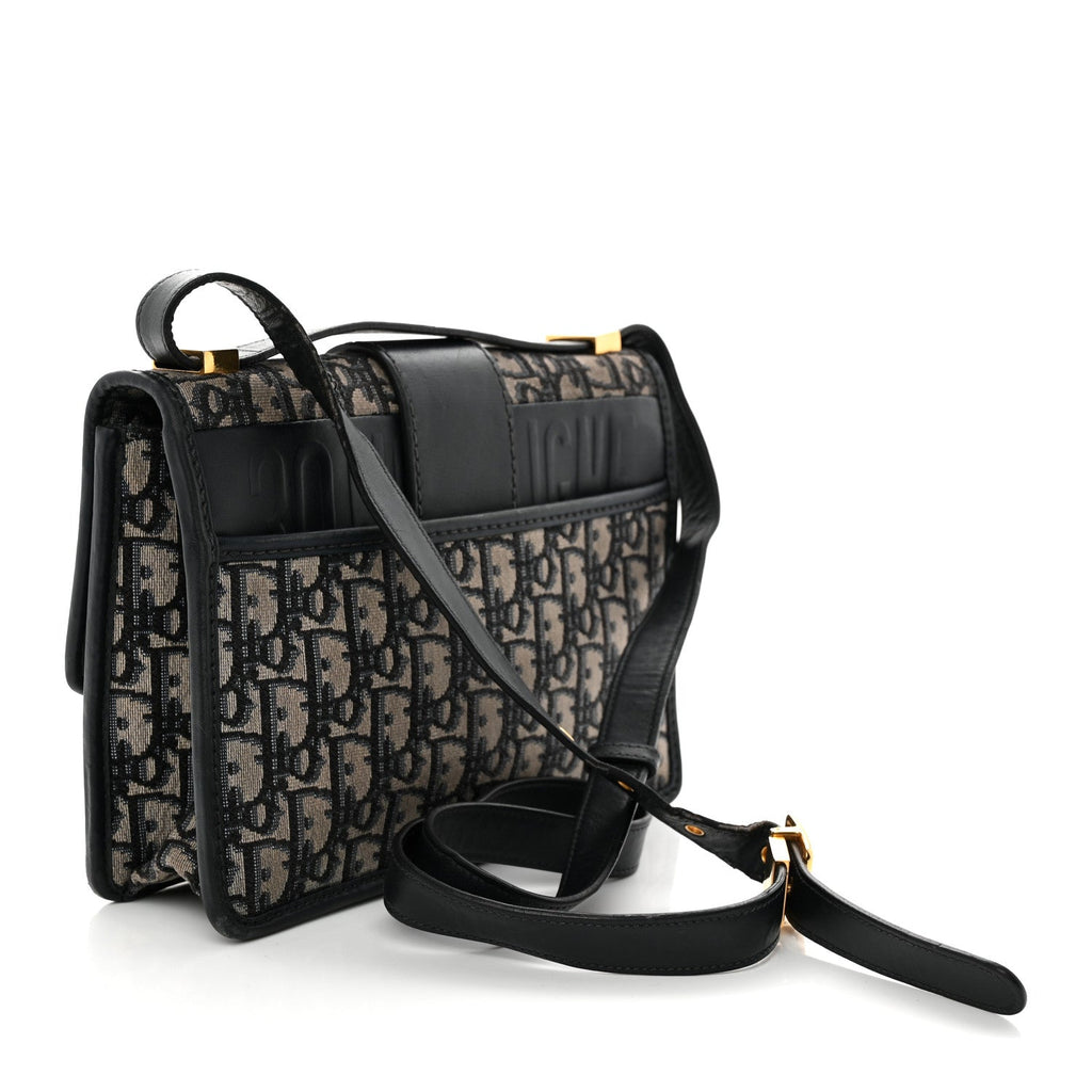 Oblique 30 Montaigne Flap Bag Blue AT My store