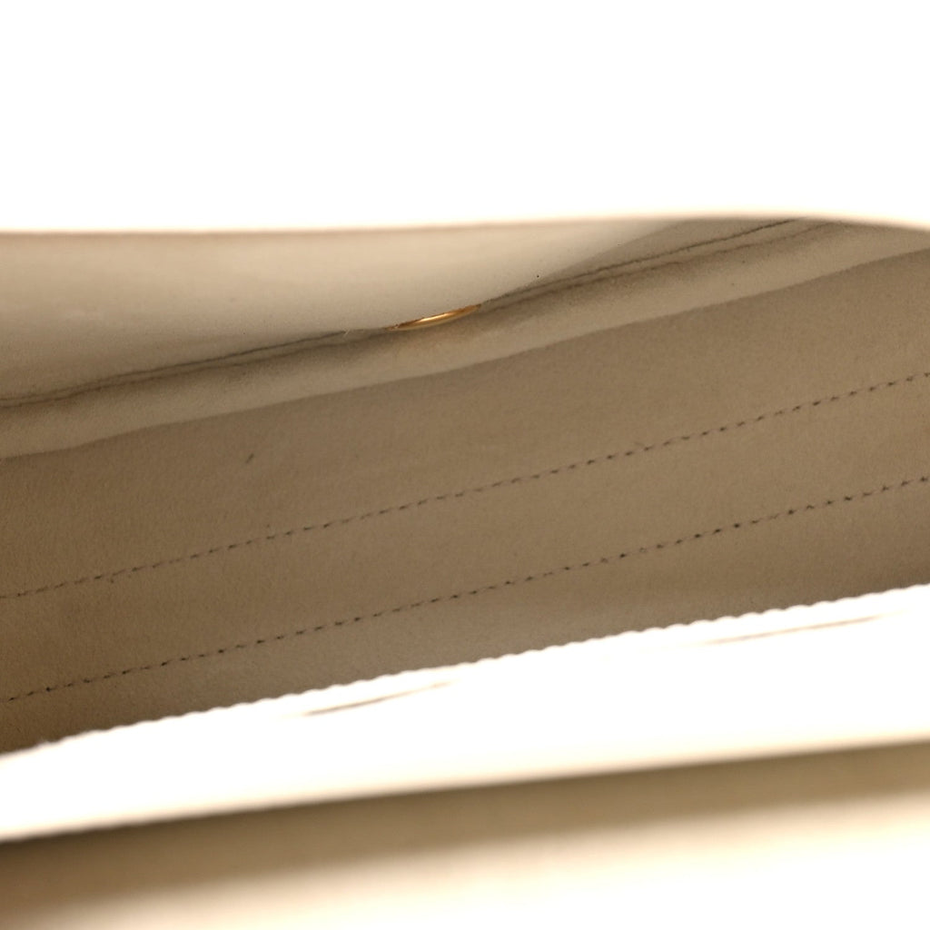 Box Calfskin Medium Bobby Flap Latte AT My store