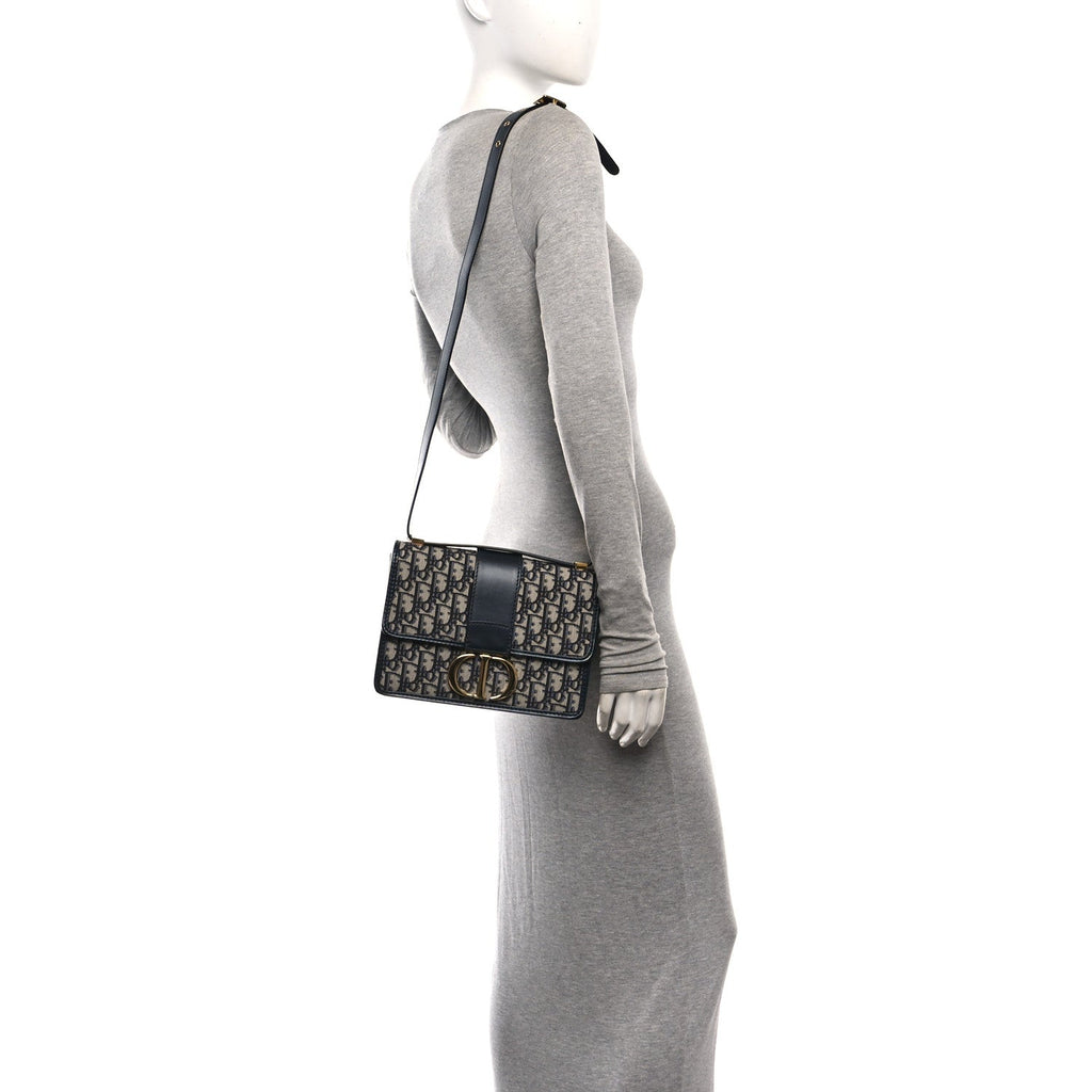 Oblique 30 Montaigne Flap Bag Blue AT My store