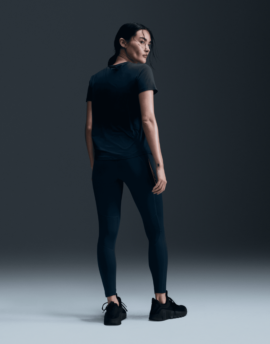 Top Seller Women's Dri-FIT Short-Sleeve Graphic Top :Armoury Navy