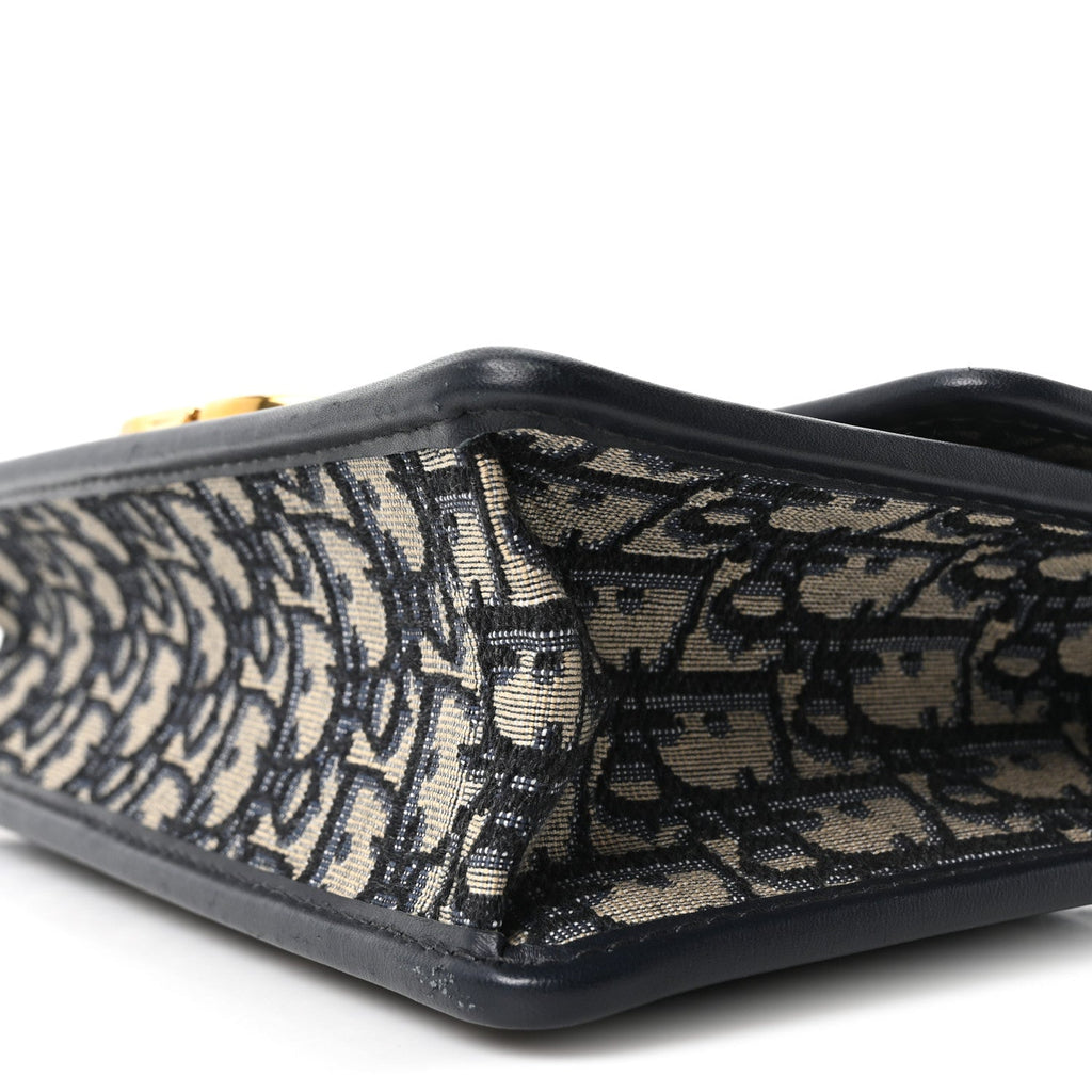 Oblique 30 Montaigne Flap Bag Blue AT My store