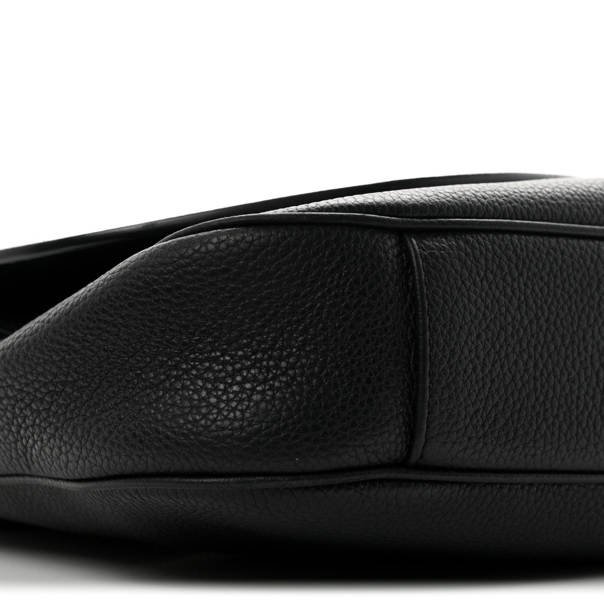 Grained Calfskin Saddle Messenger Bag Black AT My store