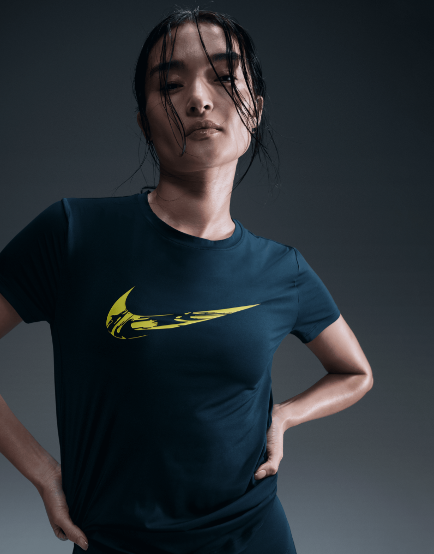 Top Seller Women's Dri-FIT Short-Sleeve Graphic Top :Armoury Navy