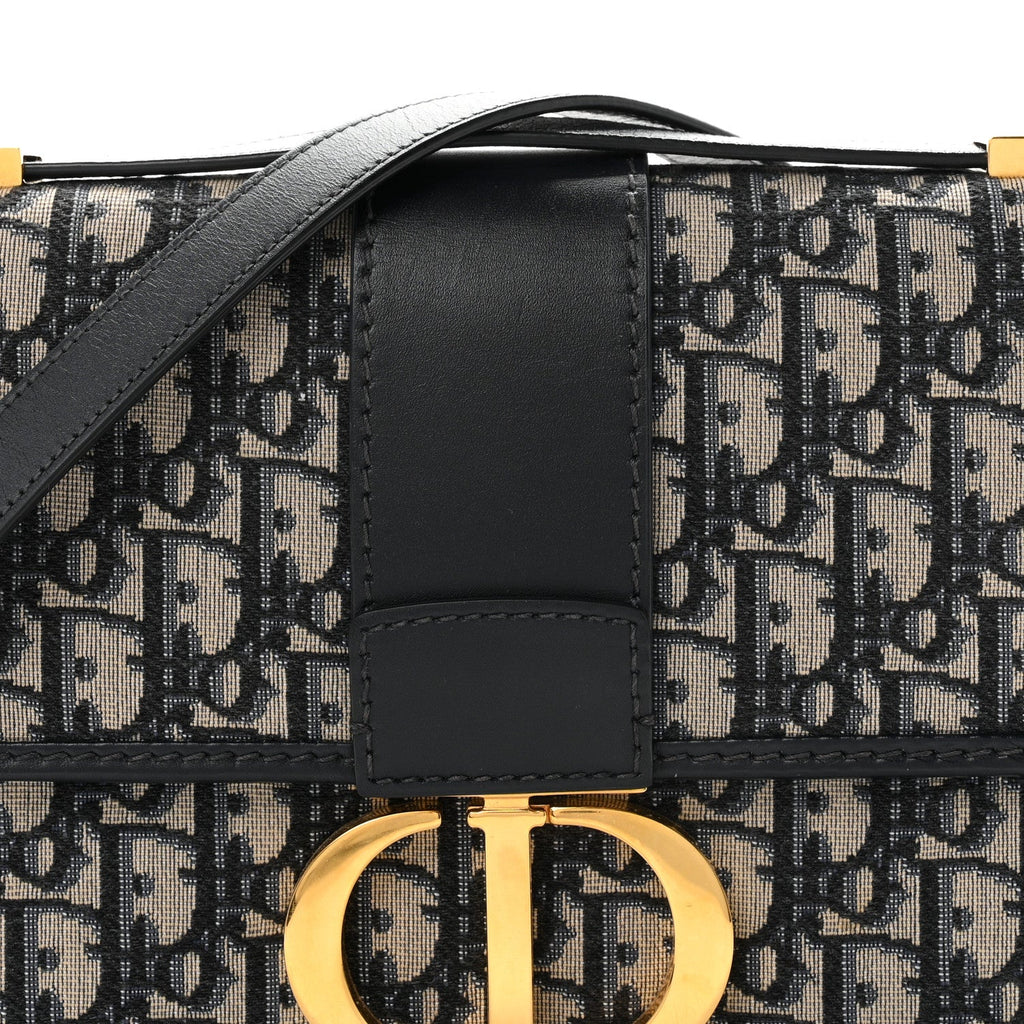 Oblique 30 Montaigne Flap Bag Blue AT My store
