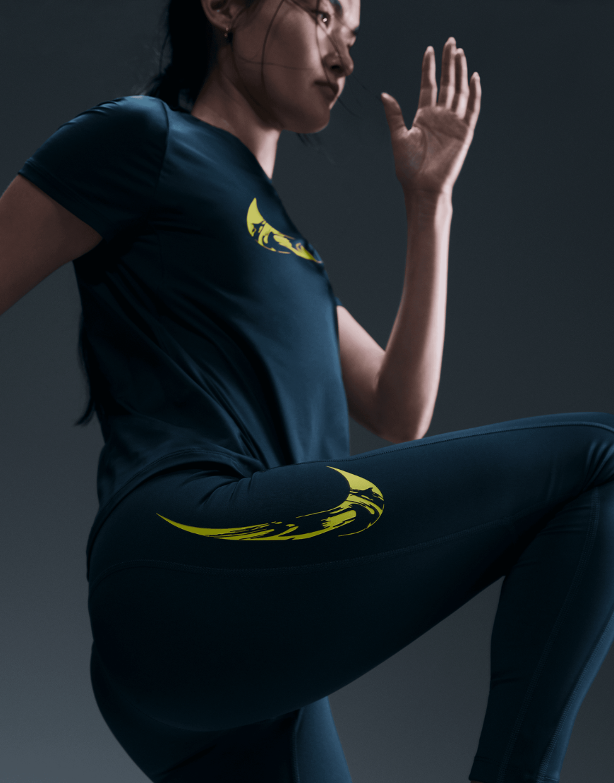 Top Seller Women's Dri-FIT Short-Sleeve Graphic Top :Armoury Navy