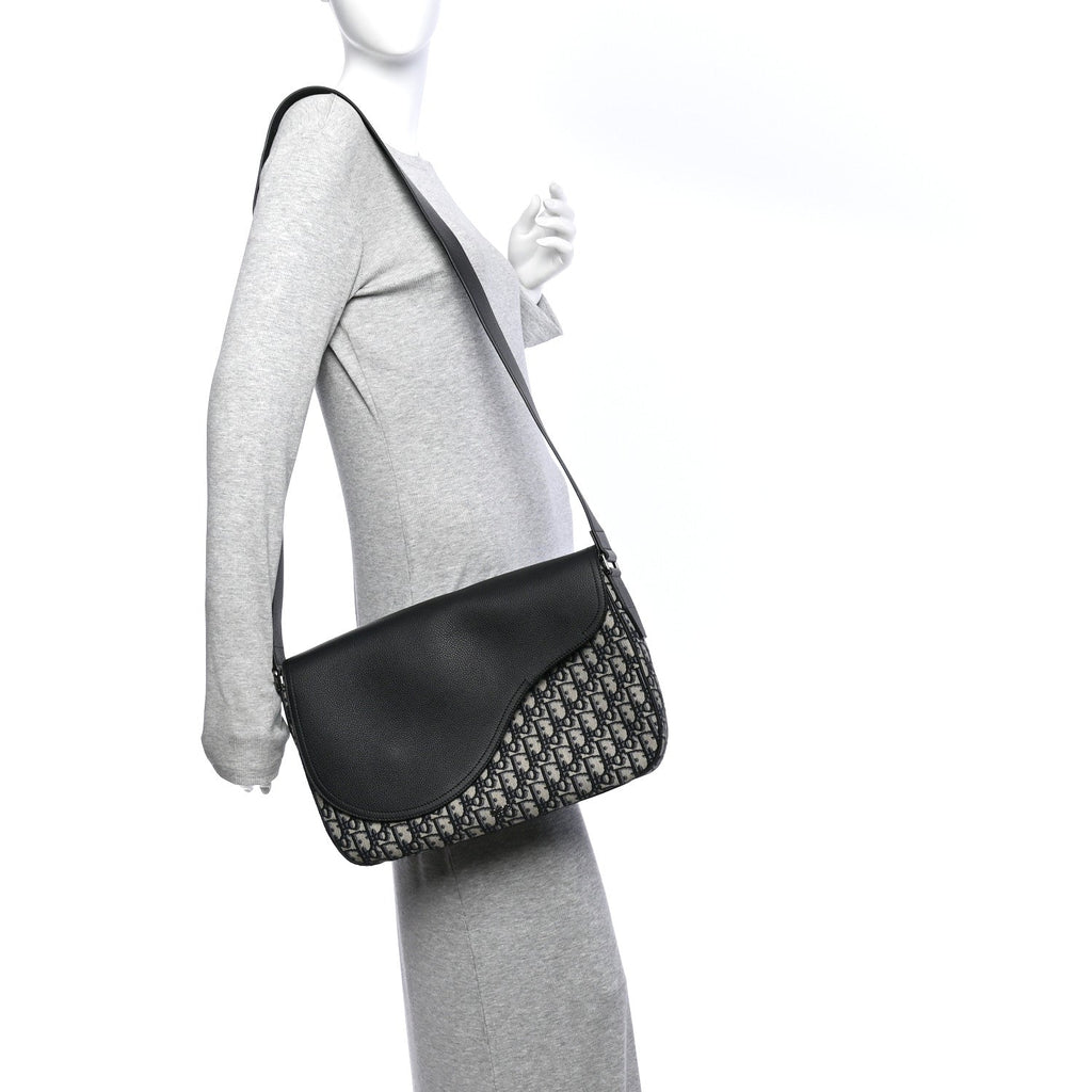 Grained Calfskin Oblique Large Saddle Messenger Black AT My store