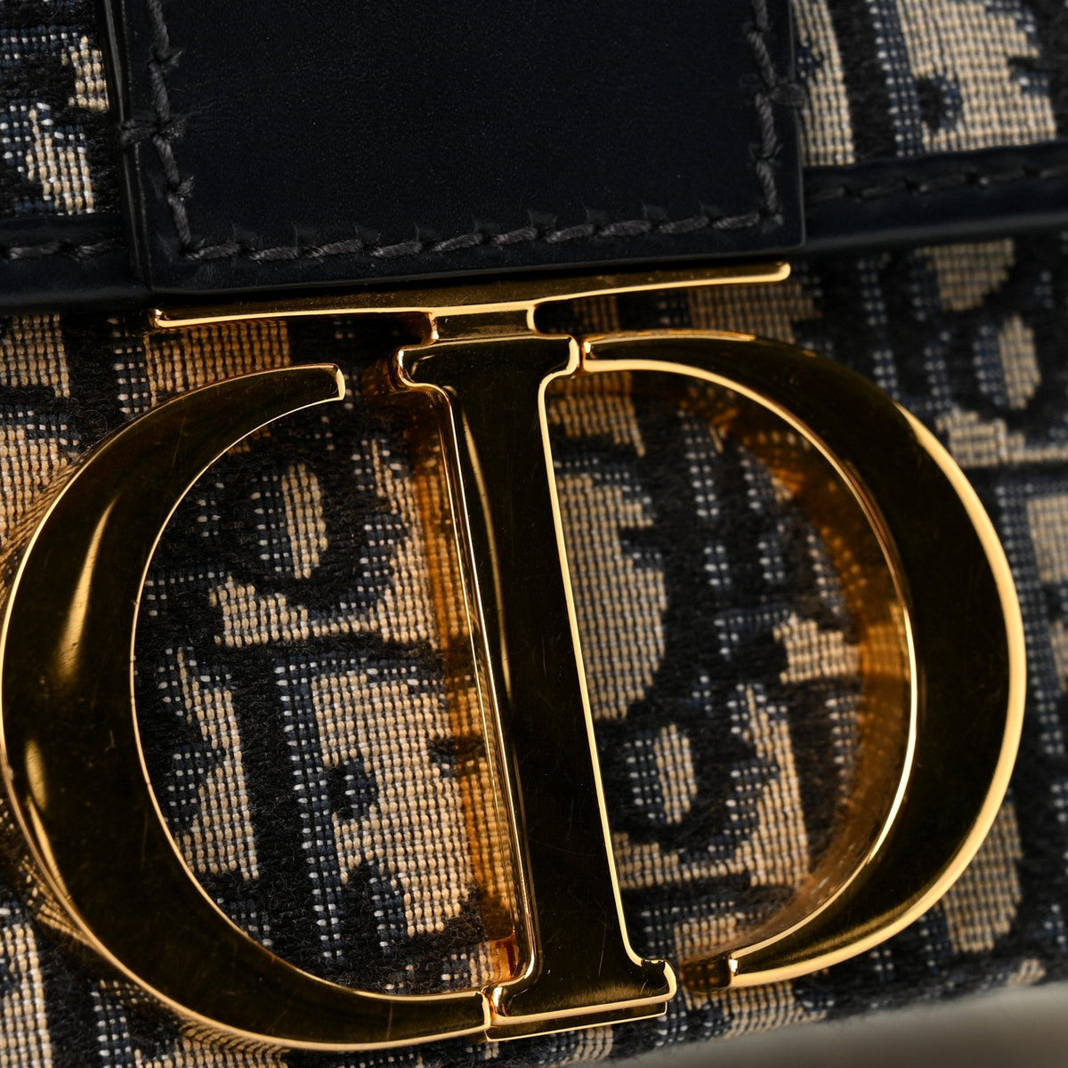 Oblique 30 Montaigne Box Bag Blue AT My store