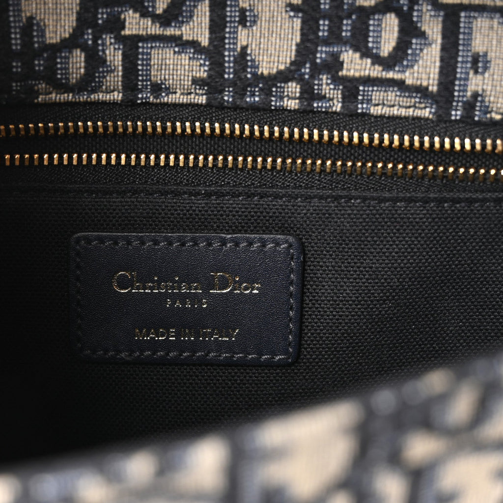 Oblique 30 Montaigne Flap Bag Blue AT My store