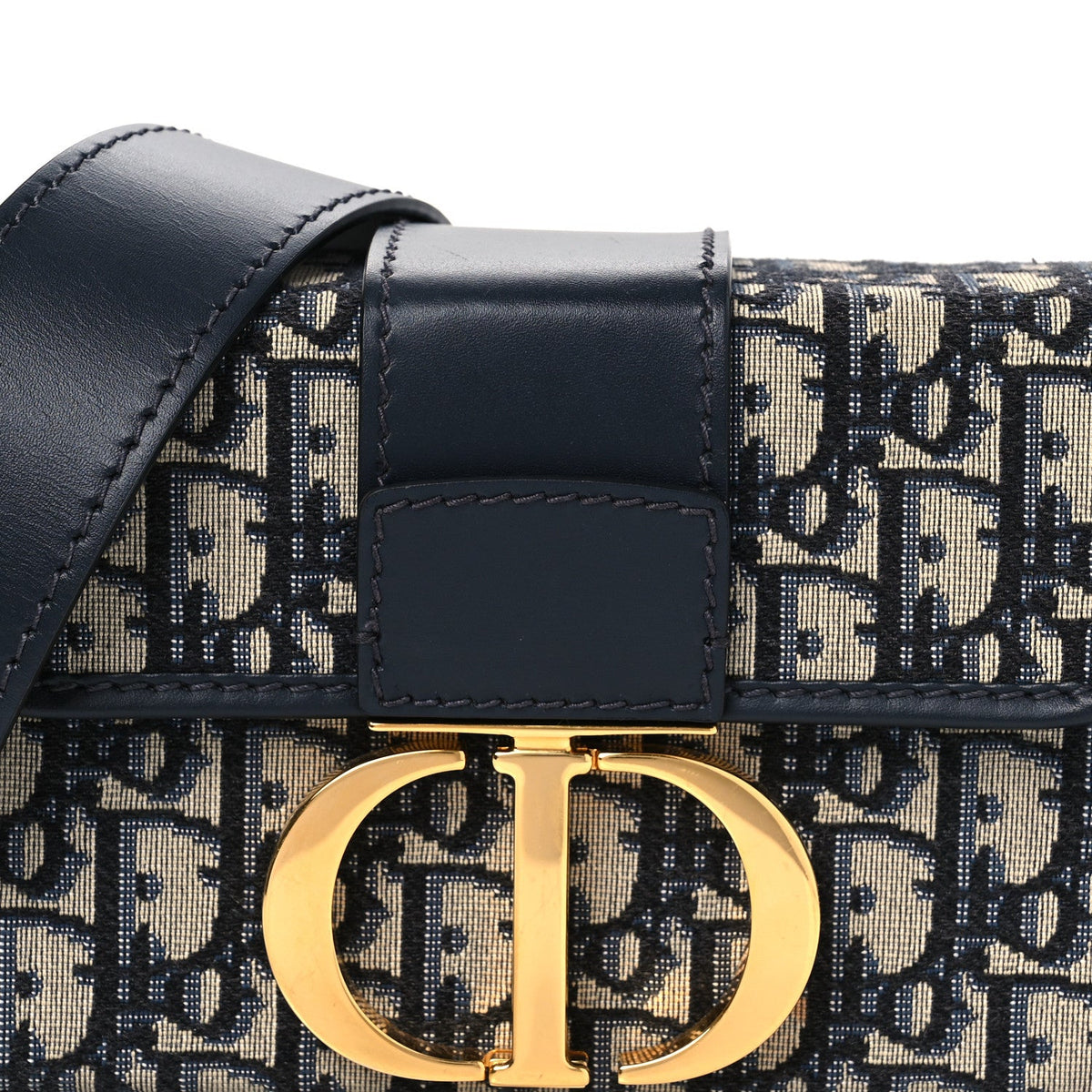 Oblique 30 Montaigne Box Bag Blue AT My store