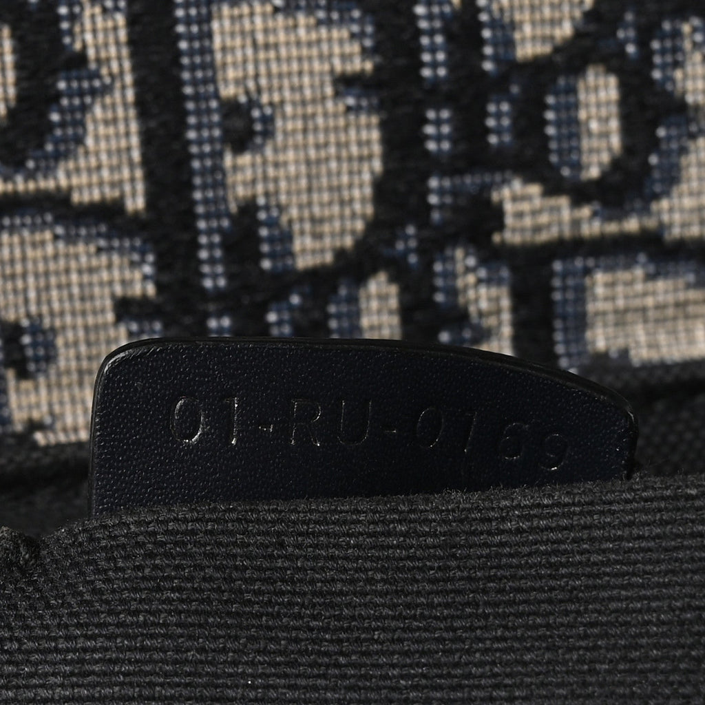 Oblique 30 Montaigne Box Bag Blue AT My store