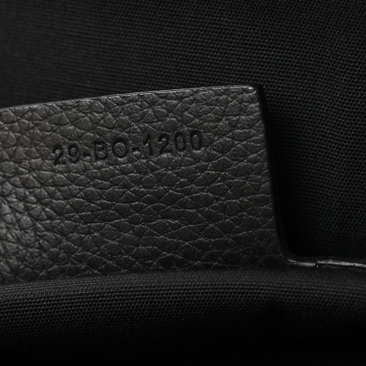 Grained Calfskin Saddle Messenger Bag Black AT My store