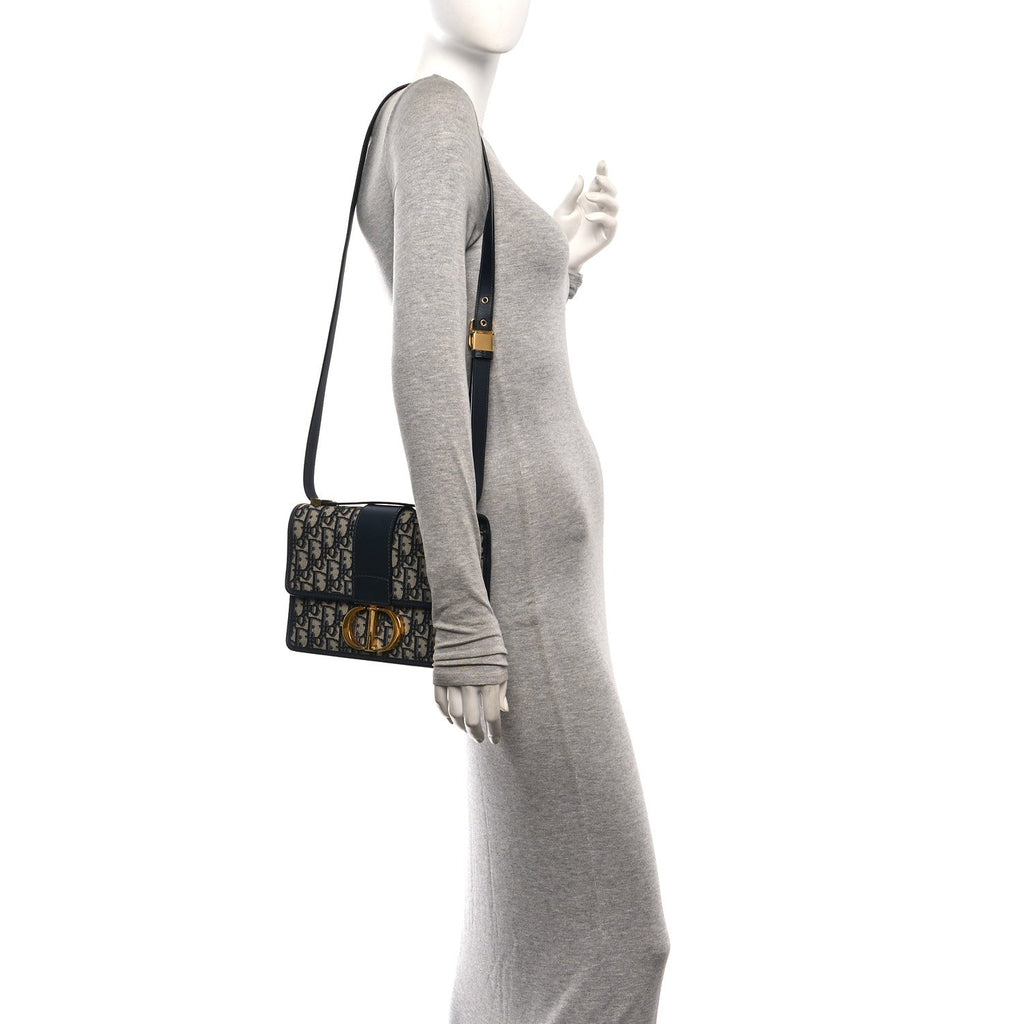 Oblique 30 Montaigne Flap Bag Blue AT My store