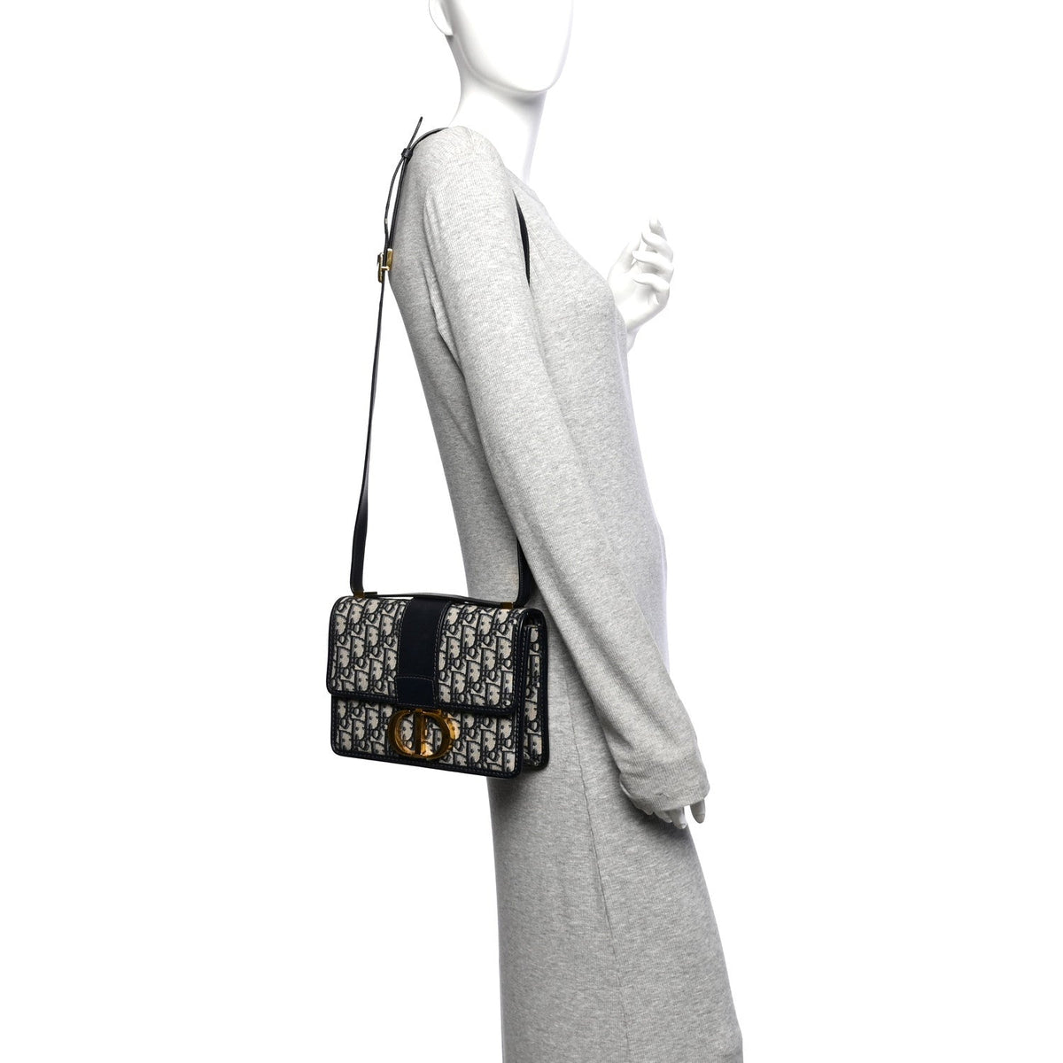 Oblique 30 Montaigne Flap Bag Blue AT My store