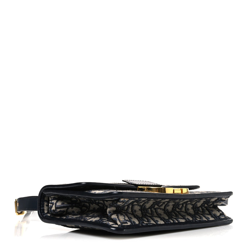 Oblique 30 Montaigne Flap Bag Blue AT My store