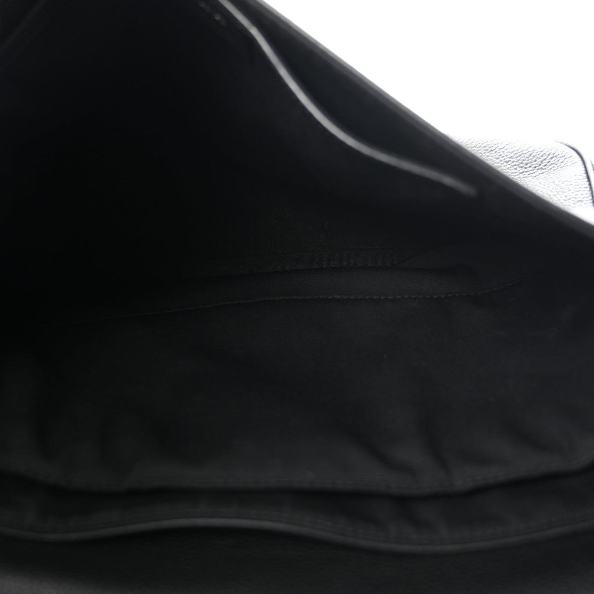 Grained Calfskin Saddle Messenger Bag Black AT My store