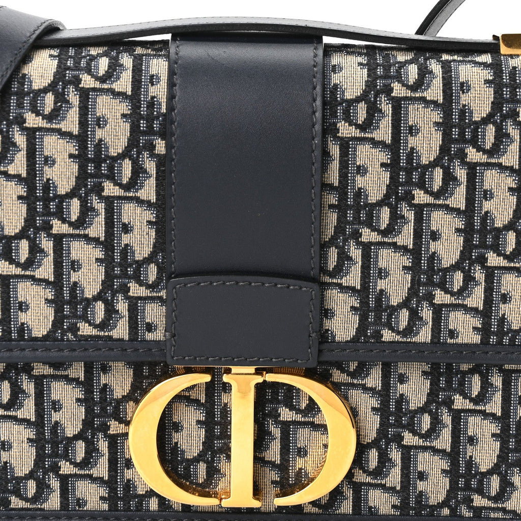 Oblique 30 Montaigne Flap Bag Blue AT My store