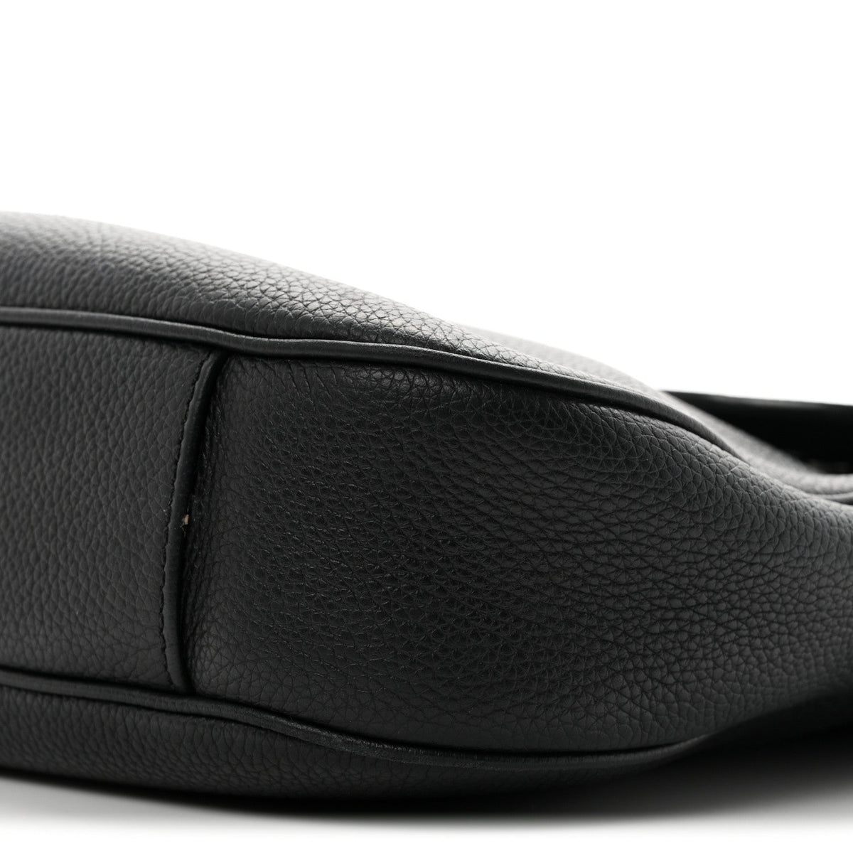 Grained Calfskin Saddle Messenger Bag Black AT My store