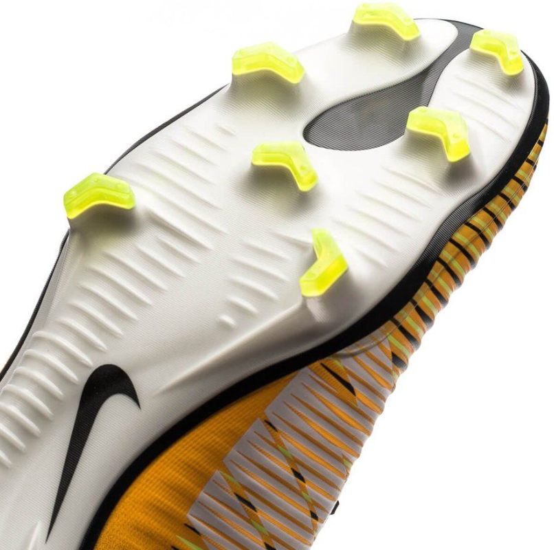 Mercurial Vapor 11 FG Lock in. Let loose.