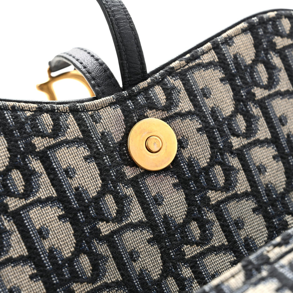 Oblique Saddle Chain Pouch Blue AT My store