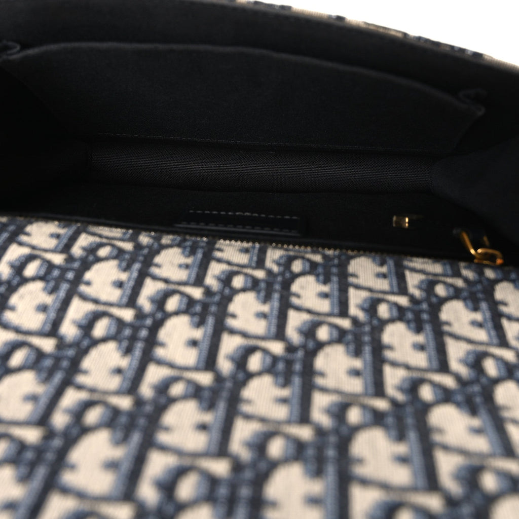 Oblique 30 Montaigne Flap Bag Blue AT My store