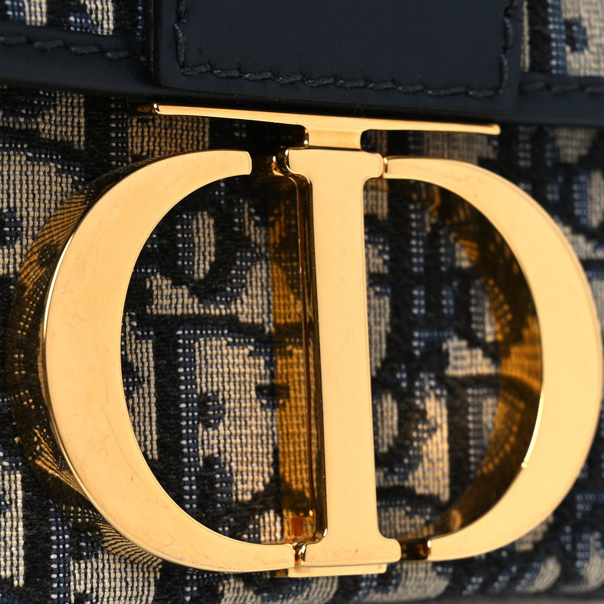 Oblique 30 Montaigne Box Bag Blue AT My store
