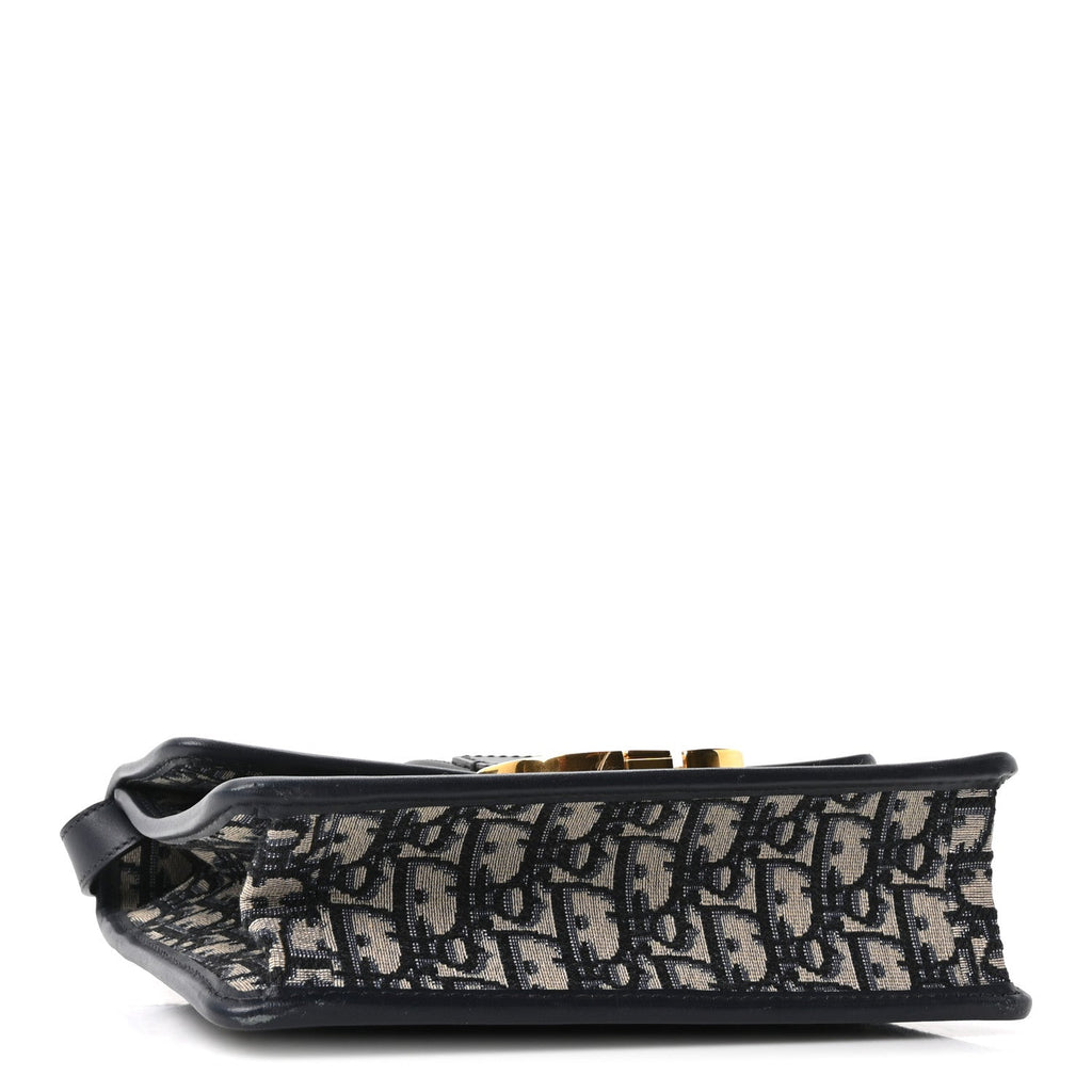 Oblique 30 Montaigne Flap Bag Blue AT My store