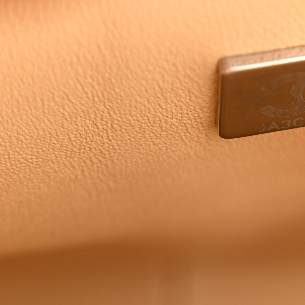 Caviar Quilted Jumbo Double Flap Beige Clair At My store