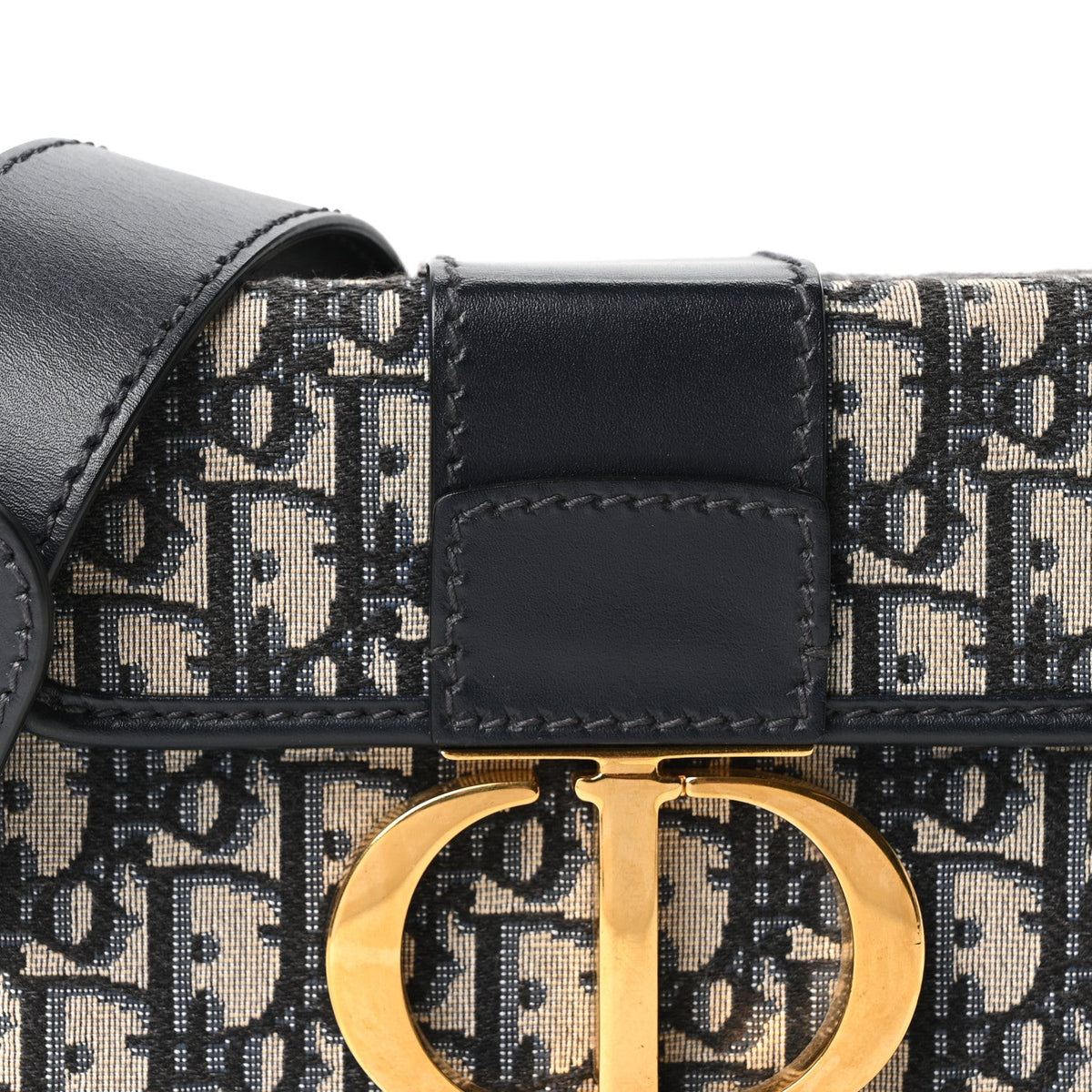 Oblique 30 Montaigne Box Bag Blue AT My store