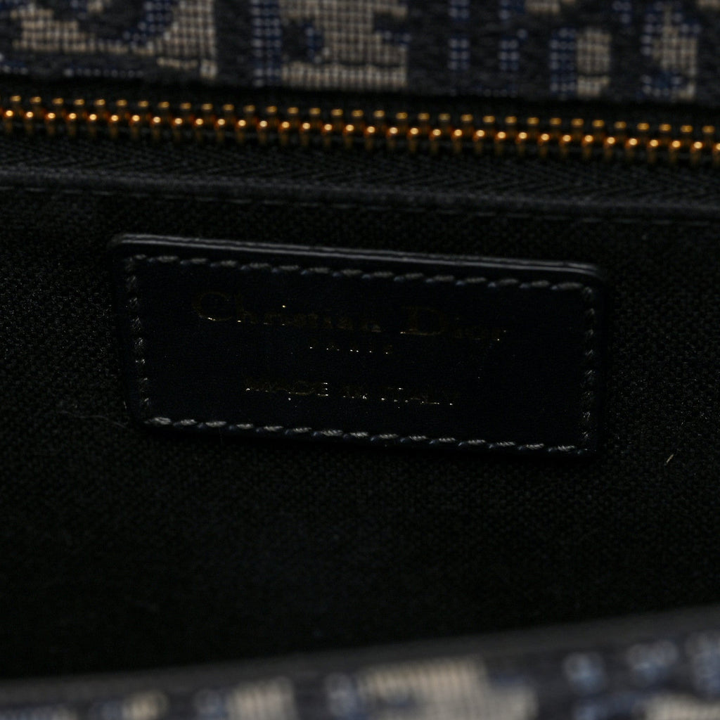 Oblique 30 Montaigne Flap Bag Blue AT My store