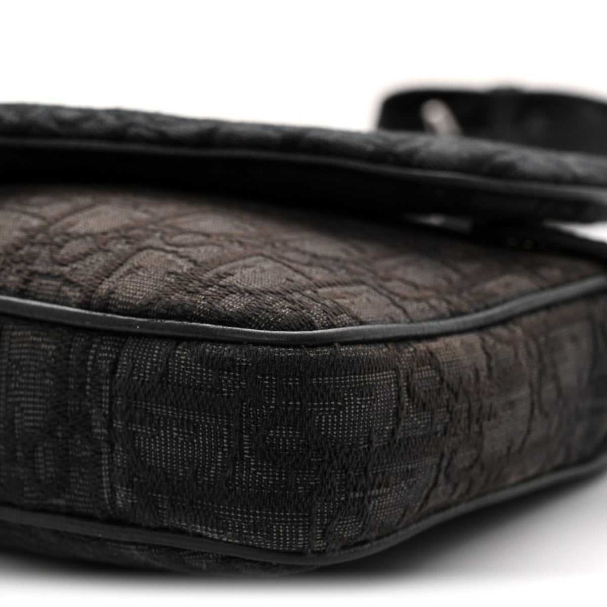 Oblique Saddle Triple Pouch Black AT My store