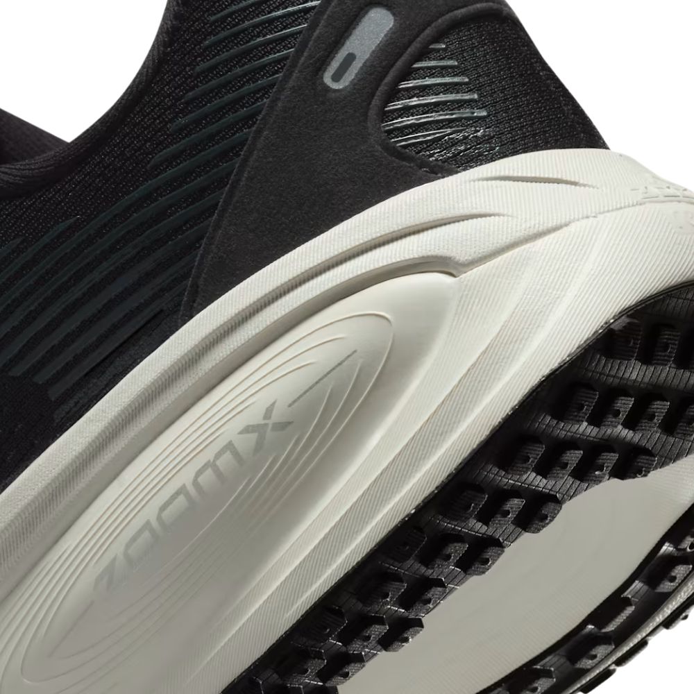 Vomero 18 Wide Men's :Black | Coconut Milk